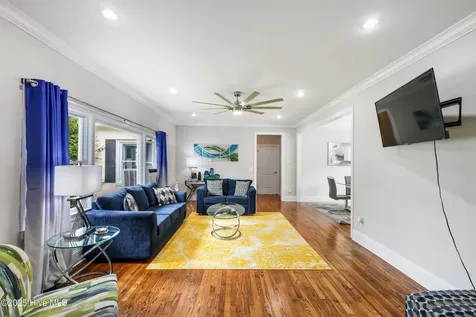 827 Colonial Drive Wilmington NC 28403