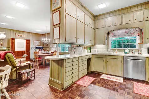1601 Cambridge Drive Kinston NC 28504