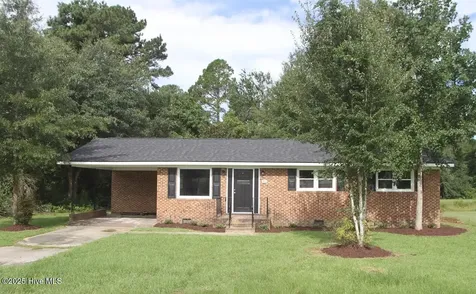 91 N Elmhurst Street Clarkton NC 28433