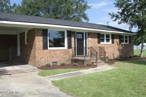 91 N Elmhurst Street Clarkton NC 28433