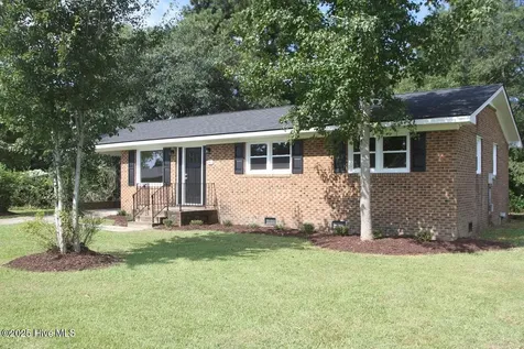 91 N Elmhurst Street Clarkton NC 28433