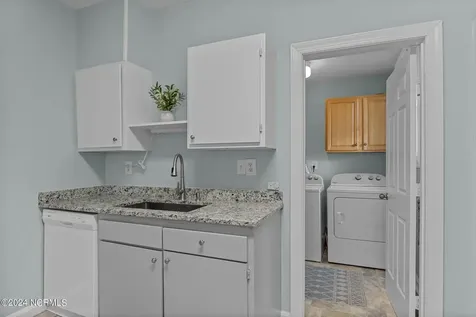 1406 Evans Street Morehead City NC 28557