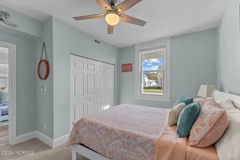 1406 Evans Street Morehead City NC 28557