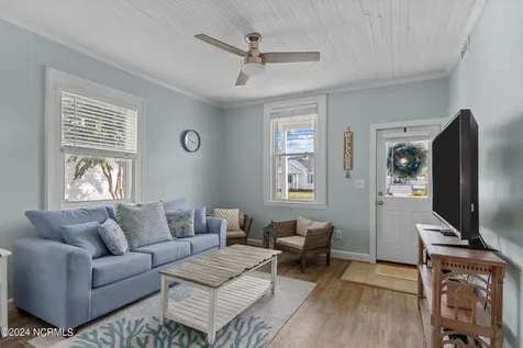1406 Evans Street Morehead City NC 28557