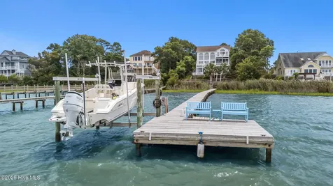 8722 Emerald Plantation Road Emerald Isle NC 28594