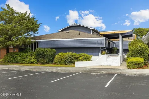 208 Penny Lane Morehead City NC 28557