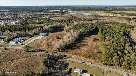 1055 Old Folkstone Road Sneads Ferry NC 28460