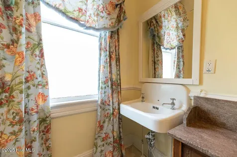 301 N Granville Street Edenton NC 27932