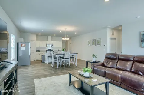 173 N Squires Run Lane Richlands NC 28574