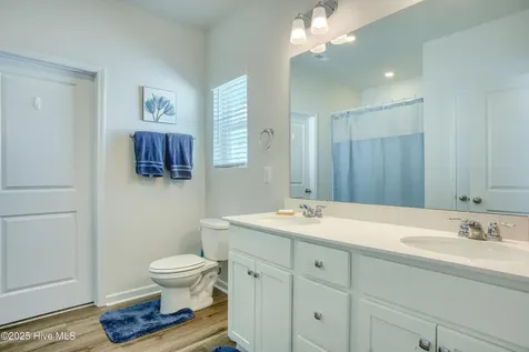 173 N Squires Run Lane Richlands NC 28574