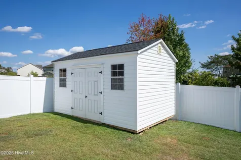 173 N Squires Run Lane Richlands NC 28574