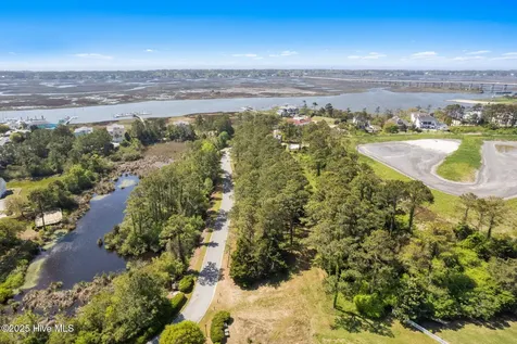 4042 Barnes Bluff Drive SE Southport NC 28461