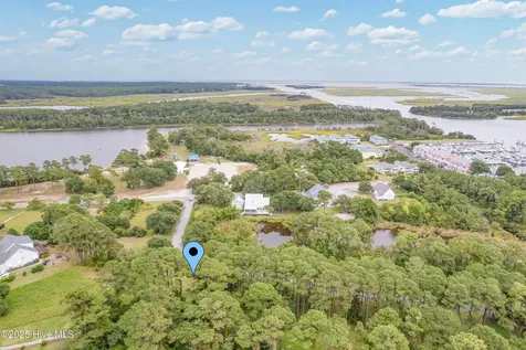 4042 Barnes Bluff Drive SE Southport NC 28461