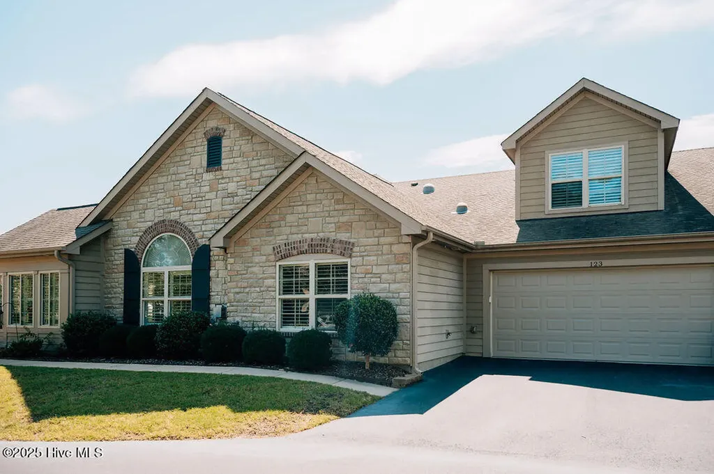 123 W Chelsea Court Southern Pines NC 28387