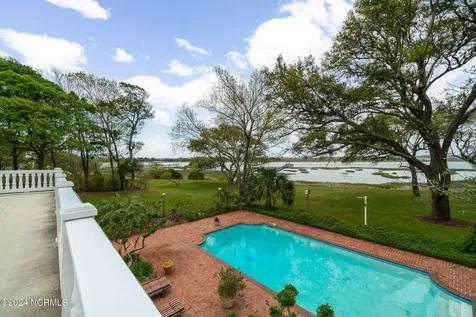 130 Harbour Drive Hubert NC 28539