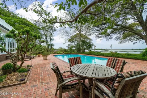 130 Harbour Drive Hubert NC 28539