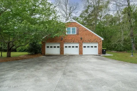 130 Harbour Drive Hubert NC 28539