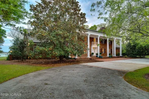 130 Harbour Drive Hubert NC 28539