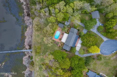 130 Harbour Drive Hubert NC 28539