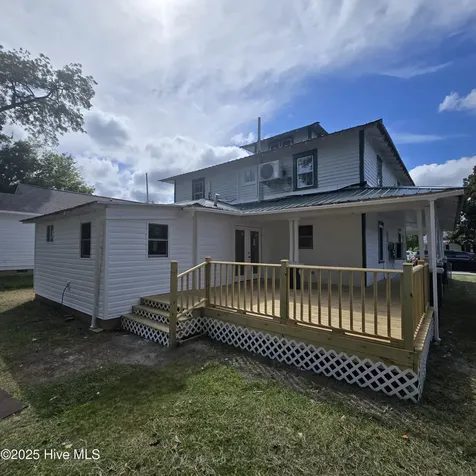 922 Elm Street New Bern NC 28560