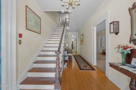 215 Pollock Street New Bern NC 28560