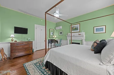 215 Pollock Street New Bern NC 28560