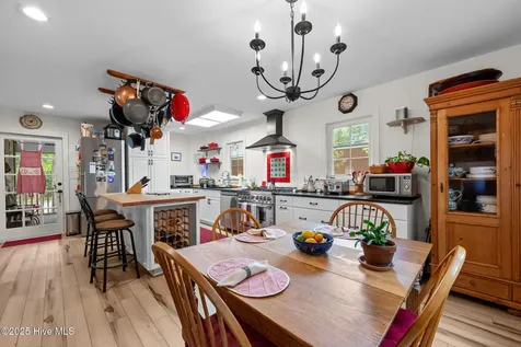 215 Pollock Street New Bern NC 28560