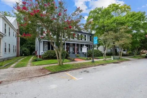 215 Pollock Street New Bern NC 28560