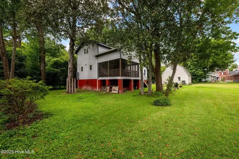215 Pollock Street New Bern NC 28560