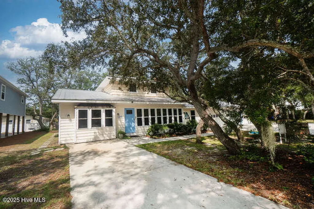 137 NW 9th Street Oak Island NC 28465