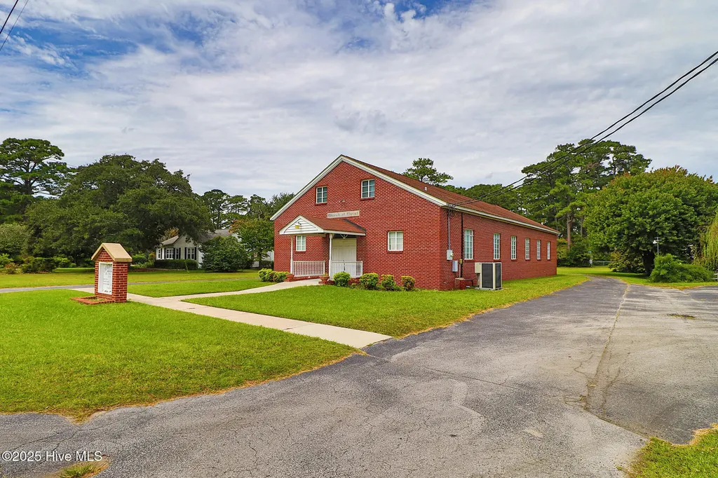 2101 S Lakeview Drive Newport NC 28570