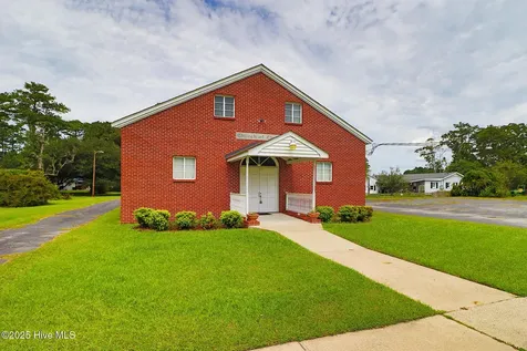 2101 S Lakeview Drive Newport NC 28570
