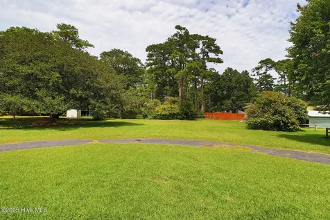 2101 S Lakeview Drive Newport NC 28570
