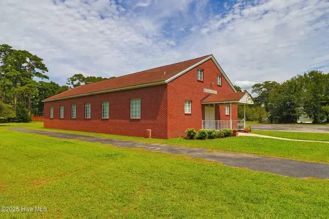 2101 S Lakeview Drive Newport NC 28570