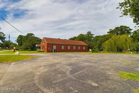 2101 S Lakeview Drive Newport NC 28570