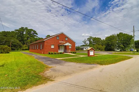 2101 S Lakeview Drive Newport NC 28570