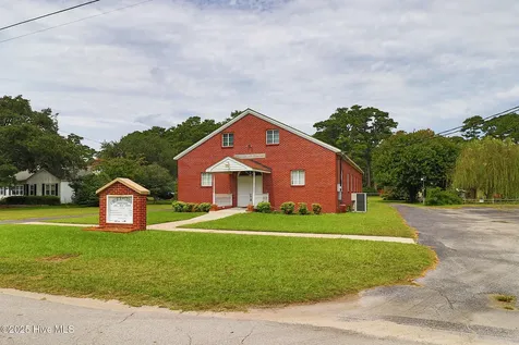 2101 S Lakeview Drive Newport NC 28570