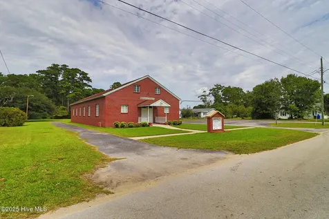 2101 S Lakeview Drive Newport NC 28570