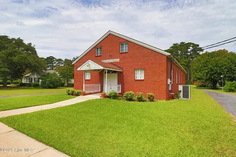 2101 S Lakeview Drive Newport NC 28570
