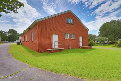 2101 S Lakeview Drive Newport NC 28570