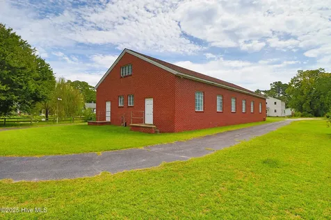 2101 S Lakeview Drive Newport NC 28570