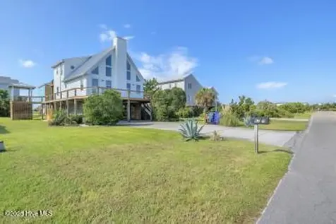 6707 Kings Lynn Drive Oak Island NC 28465