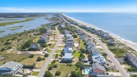 6707 Kings Lynn Drive Oak Island NC 28465