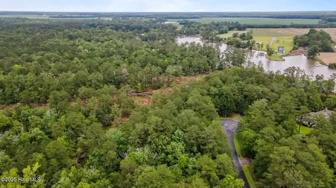 117 Shoreline Court Oriental NC 28571