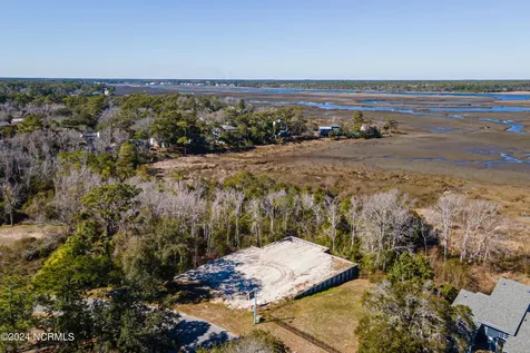 208 Elizabeth Drive Oak Island NC 28465