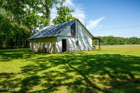4173 Middle Road Trenton NC 28585