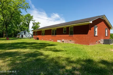 4173 Middle Road Trenton NC 28585