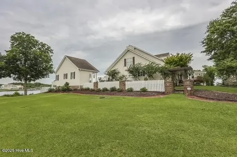 1 Burton Place Jacksonville NC 28540