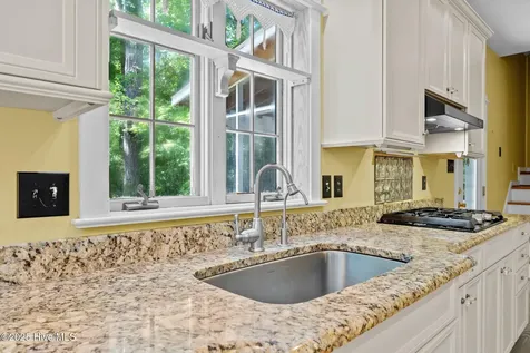 32 Windy Court Oriental NC 28571