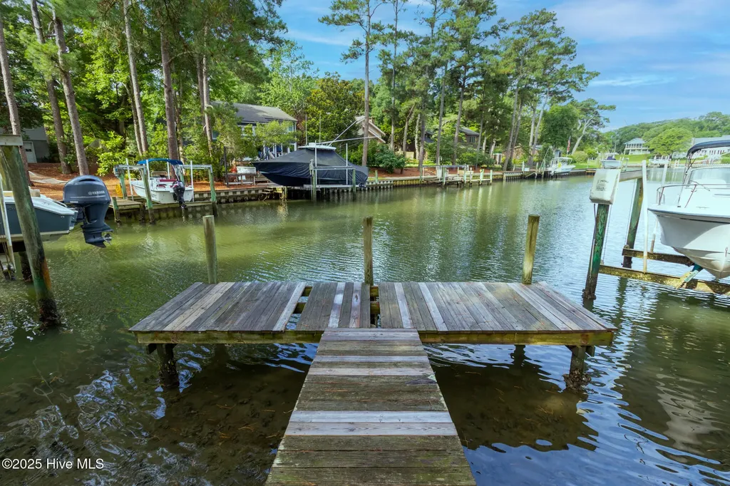 117 White Ash Drive Pine Knoll Shores NC 28512